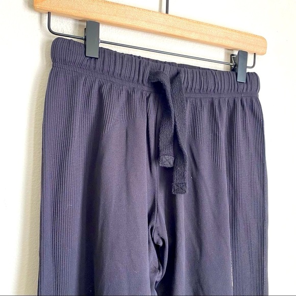 GYMSHARK black ribbed jogger - Picture 3 of 5